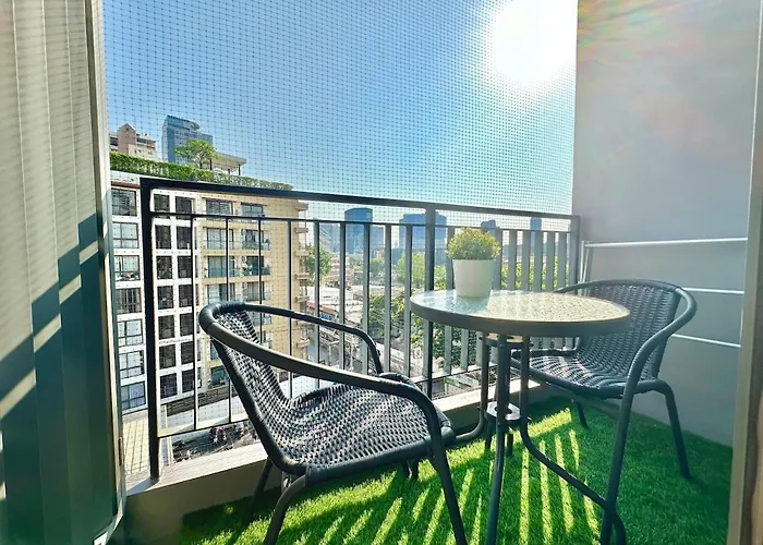 Bright & Spacious - Asoke Apartment Bangkok